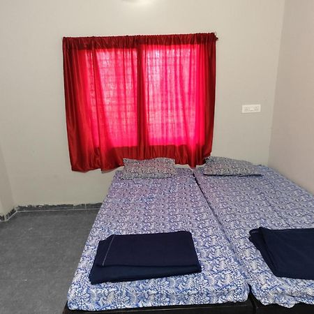 Hotel Aadishkti Bhakt Nivas à Tuljapur Extérieur photo