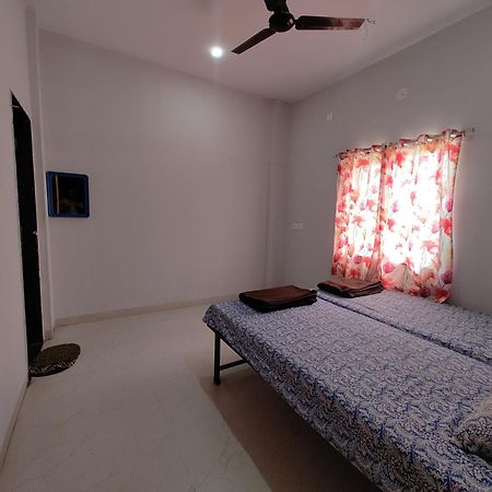 Hotel Aadishkti Bhakt Nivas à Tuljapur Extérieur photo