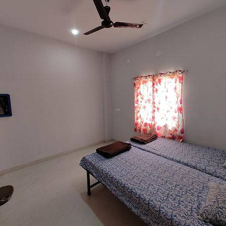 Hotel Aadishkti Bhakt Nivas à Tuljapur Extérieur photo