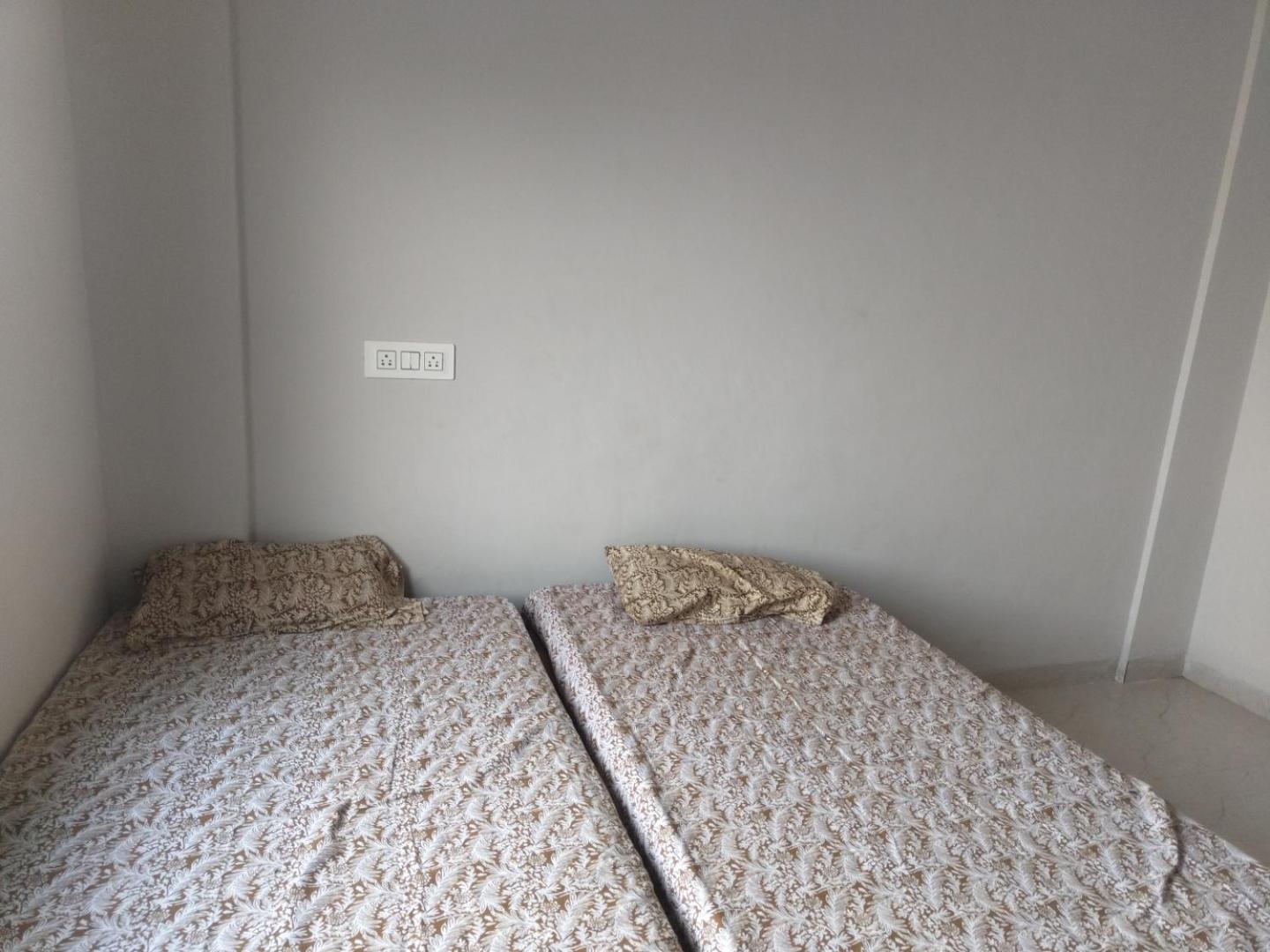 Hotel Aadishkti Bhakt Nivas à Tuljapur Extérieur photo
